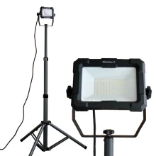 Projecteur de chantier LED filaire sur pied télescopique – 50W 4600lm blanc 4000K – Câble 3m – IP65 IK07 (intérieur/extérieur)
