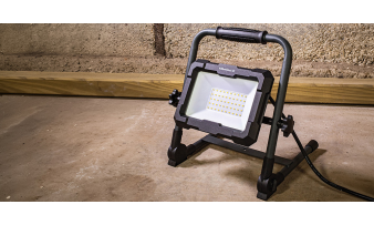 Éclairage de chantier : projecteurs, rubans LED et baladeuses pour travailler en sécurité